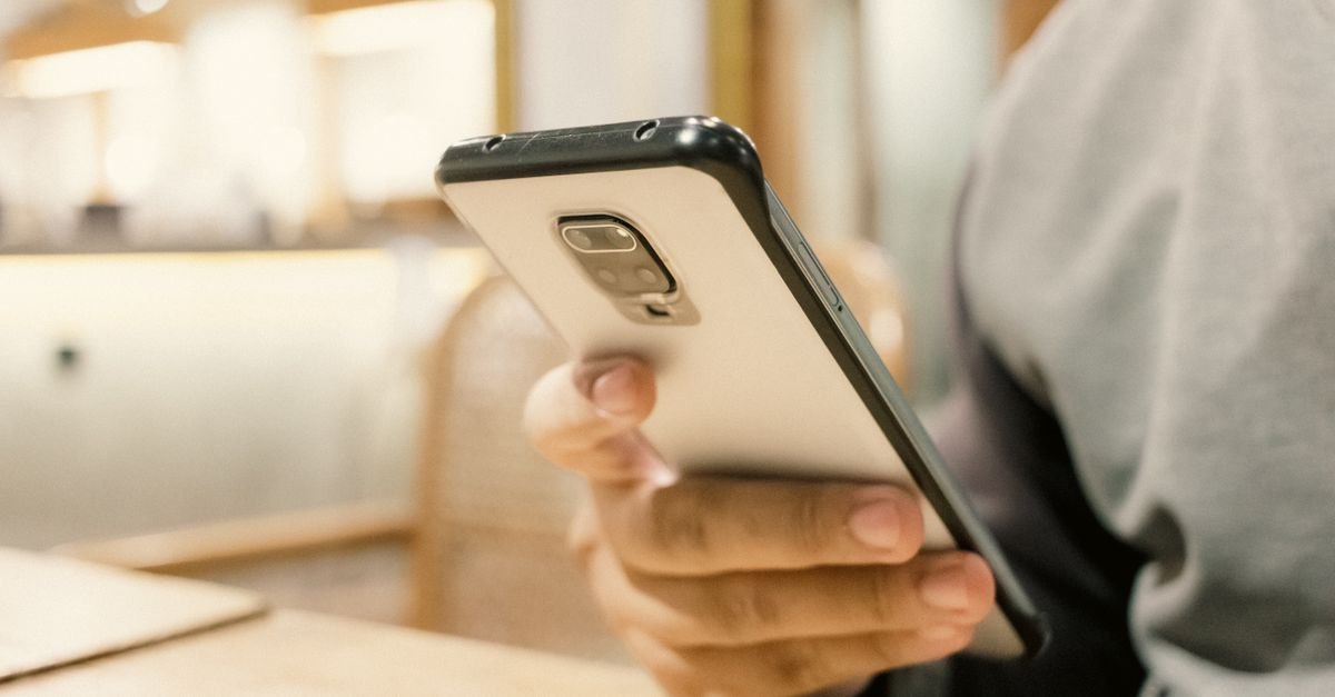 業者からの電話に対応する手元のイメージ